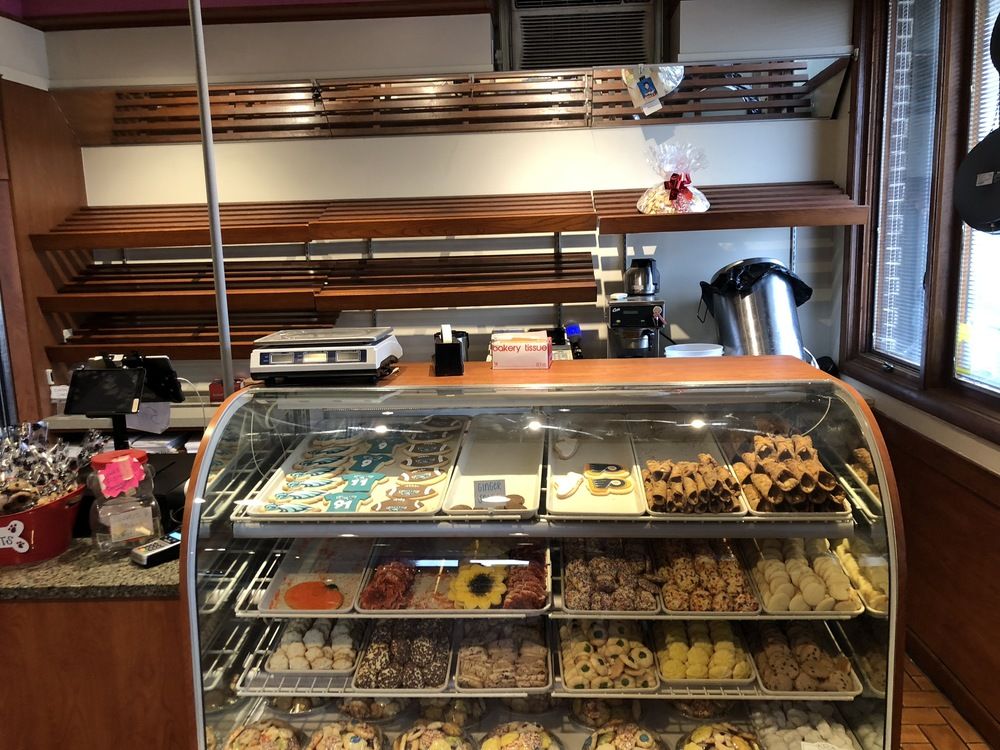 Traub's Bakery: 1020 Lincoln Avenue, Prospect Park, PA 19076